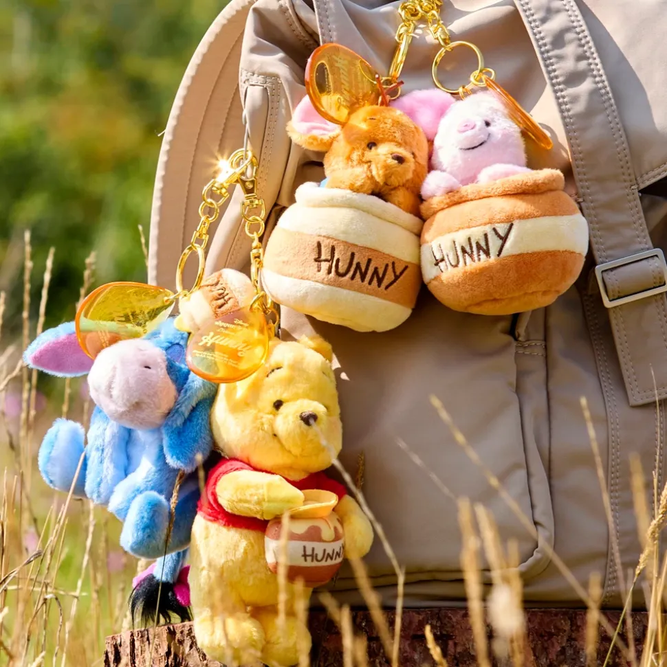 Disney Store Japon Porte-clés petite peluche Winnie l'Ourson avec pot de miel, 18 cm