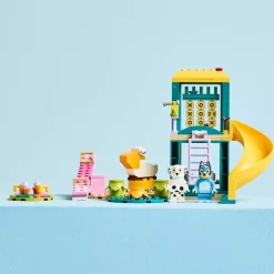 LEGO Bluey et Chloe à l’aire de jeux 11201
