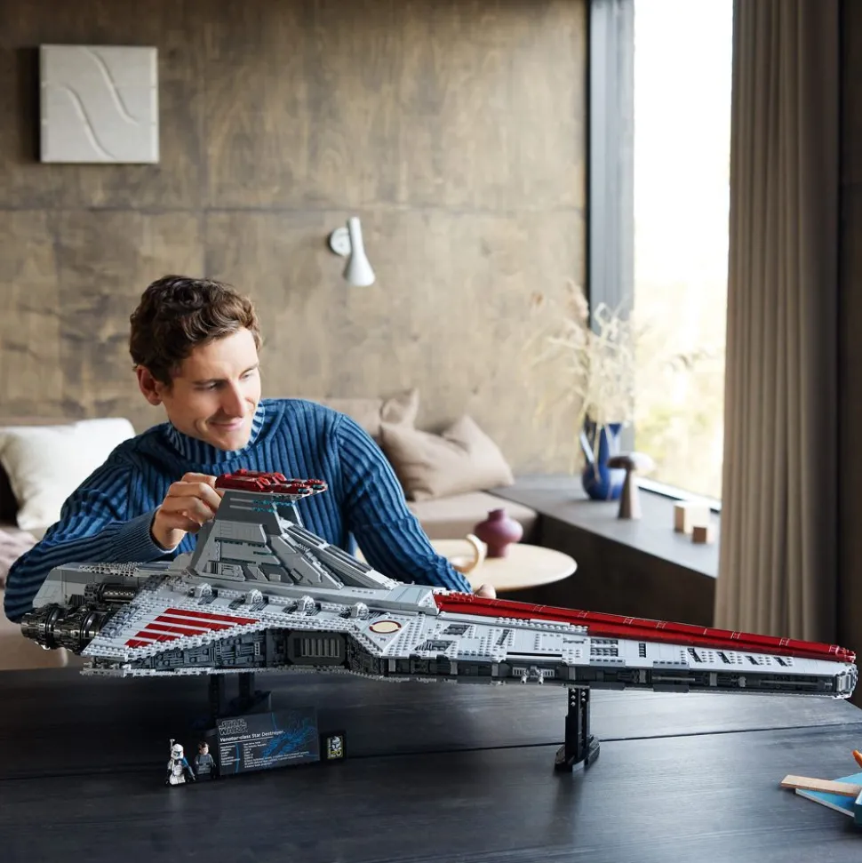 LEGO Le croiseur d’assaut de classe Venator de la République 75367