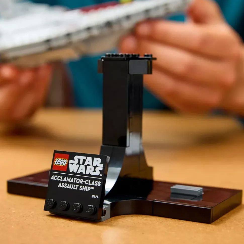 LEGO Star Wars Le transport d’assaut de classe Acclamator 75404