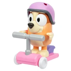 Moose Toys Figurine Bingo sur sa trottinette interactive, Bluey